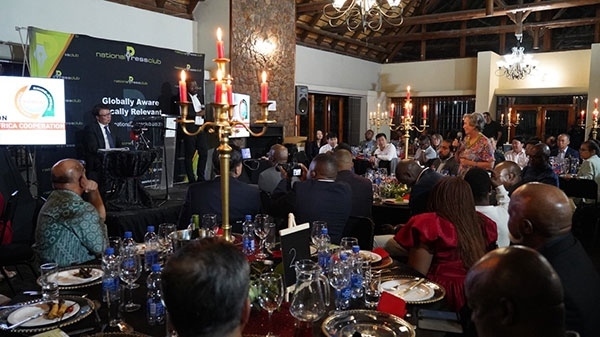 吳大使回答記者提問。人民網(wǎng) 劉暢攝