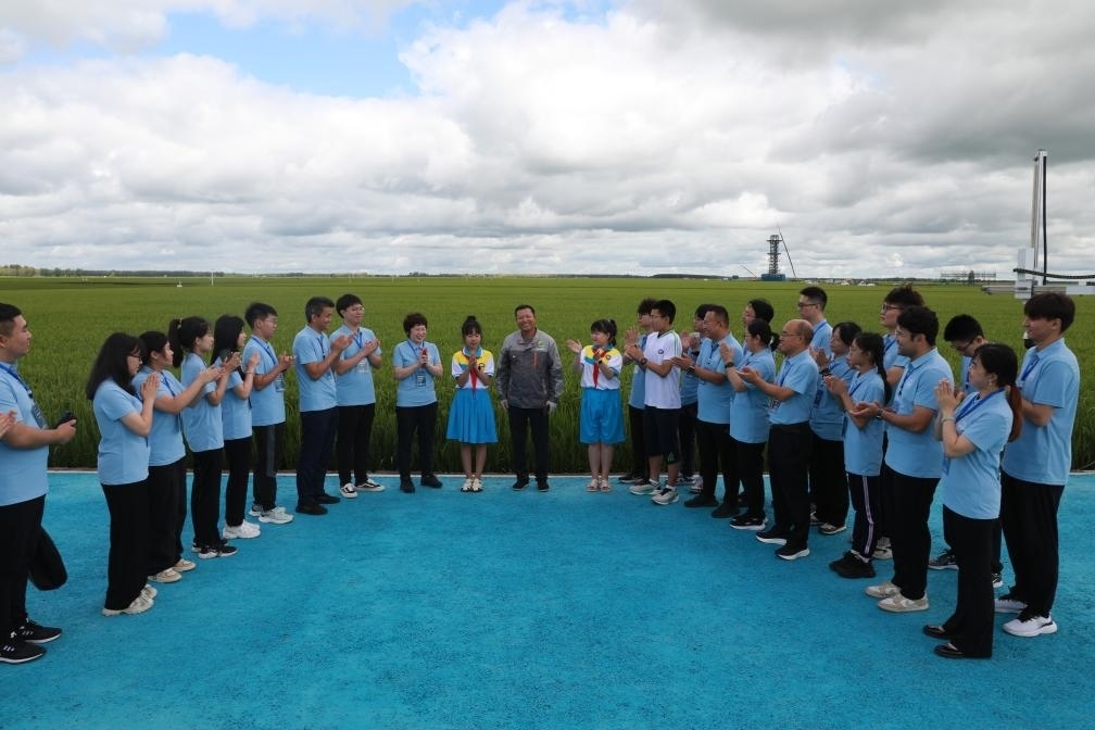 哈爾濱工業(yè)大學邀請農(nóng)業(yè)專家周德華為學生講授水稻種植的故事。新華社發(fā)