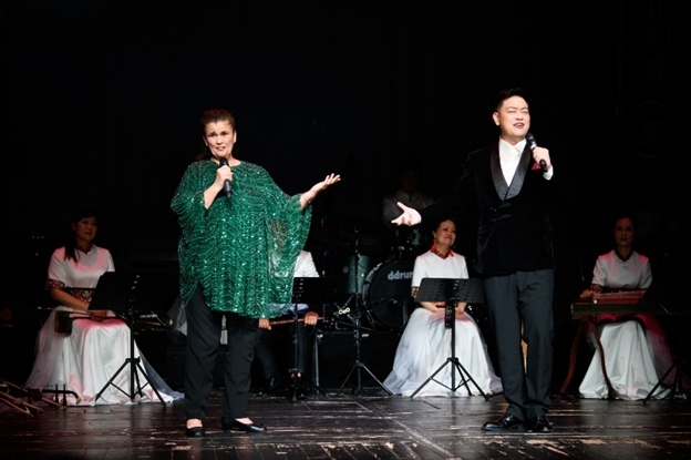 中羅歌唱家合唱《摩爾多瓦的玫瑰》。傅永山 攝