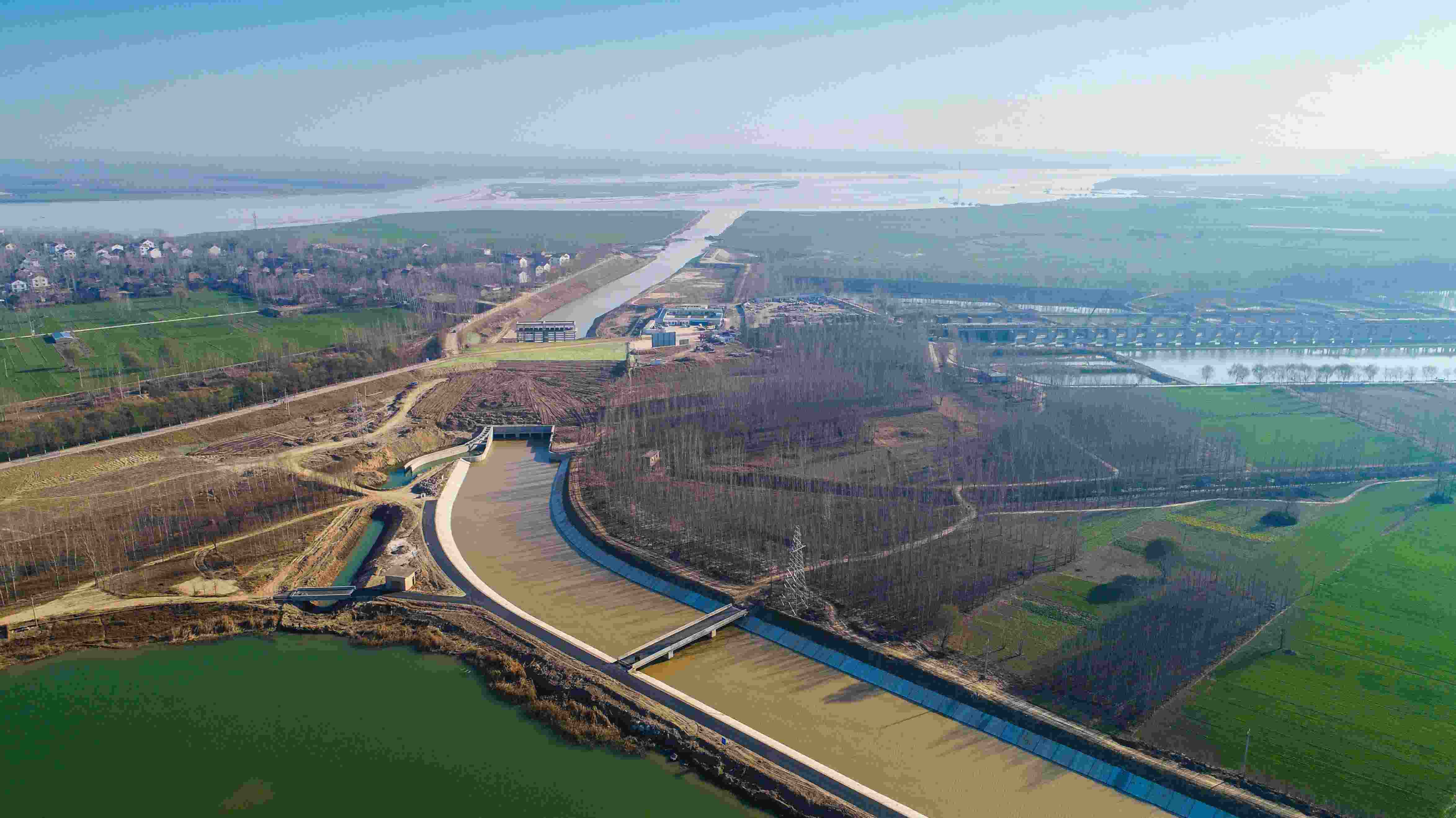 實(shí)施引黃入冀調(diào)水，助力華北地下水超采綜合治理和白洋淀生態(tài)環(huán)境修復(fù)。水利部水資源局供圖