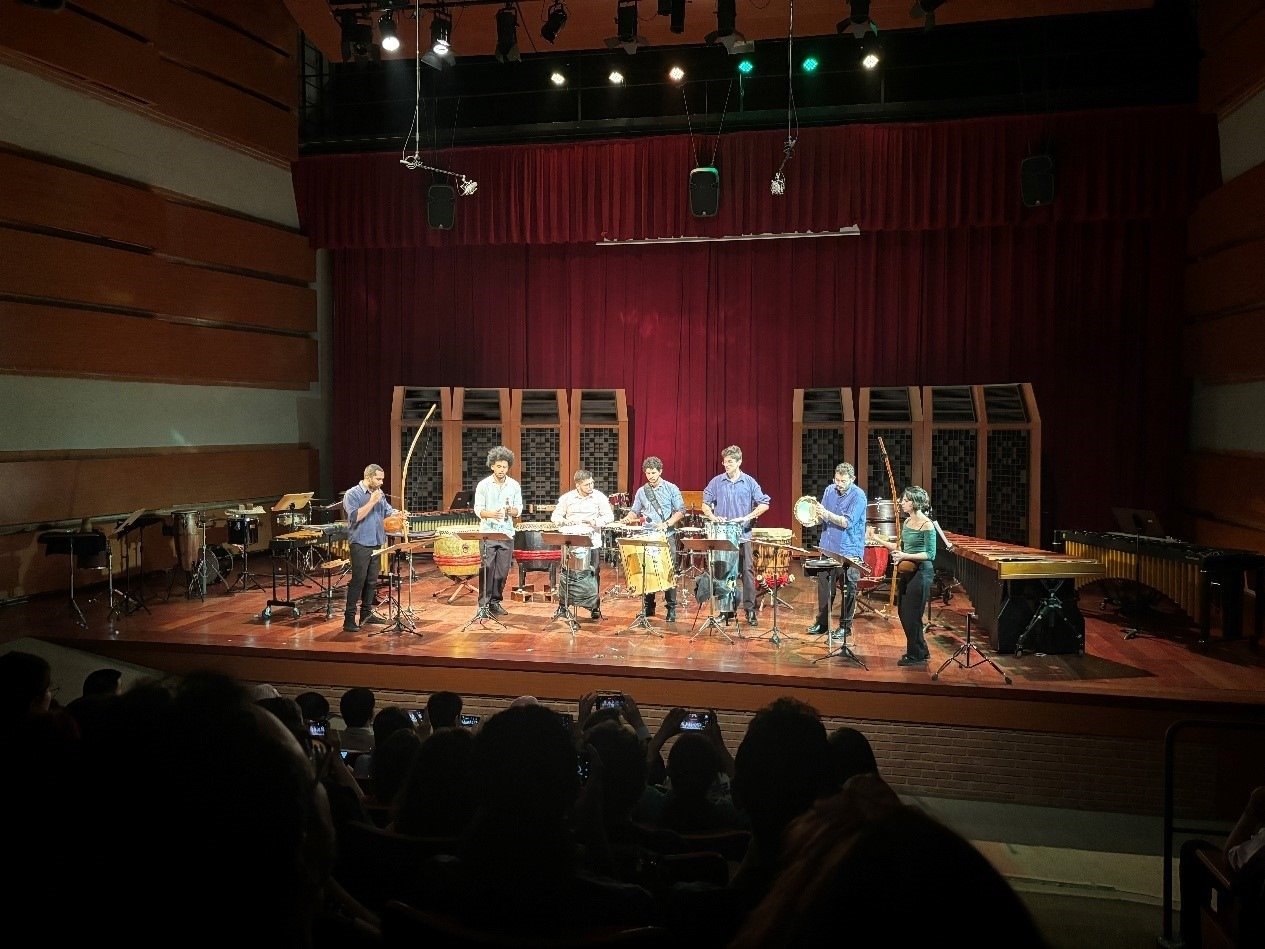 圣保羅州立大學(xué)藝術(shù)學(xué)院打擊樂團(tuán)在活動(dòng)上表演精彩的節(jié)目。 圣保羅州立大學(xué)孔子學(xué)院供圖