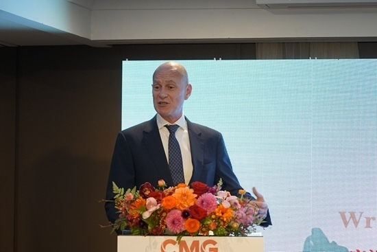 澳大利亞旅游局東半球市場(chǎng)及國(guó)際航司業(yè)務(wù)執(zhí)行總經(jīng)理何安哲在活動(dòng)上致辭。張舒惠攝