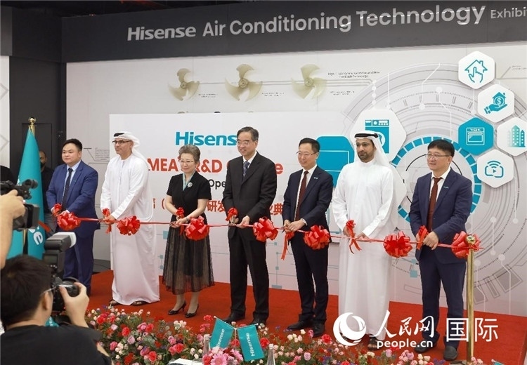 圖為開業(yè)剪彩儀式。人民網(wǎng)記者管克江攝