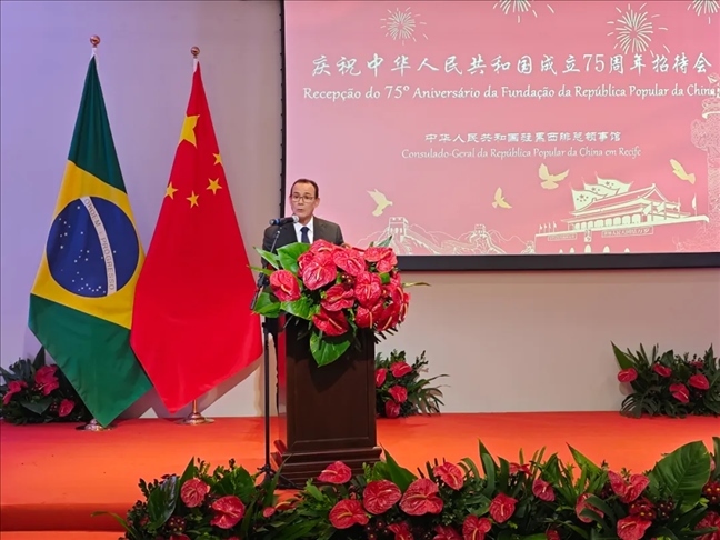 塞爾希培州州長(zhǎng)代表、副州長(zhǎng)索布拉爾在招待會(huì)上致辭。 中國(guó)駐累西腓總領(lǐng)館供圖