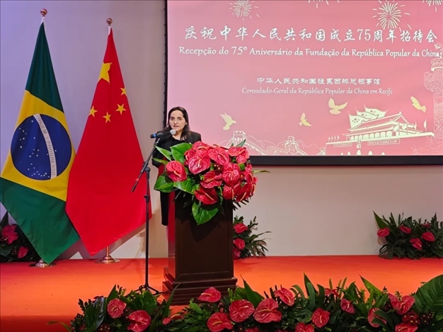 伯南布哥州州長(zhǎng)代表、科技廳長(zhǎng)維達(dá)爾在招待會(huì)上致辭。 中國(guó)駐累西腓總領(lǐng)館供圖