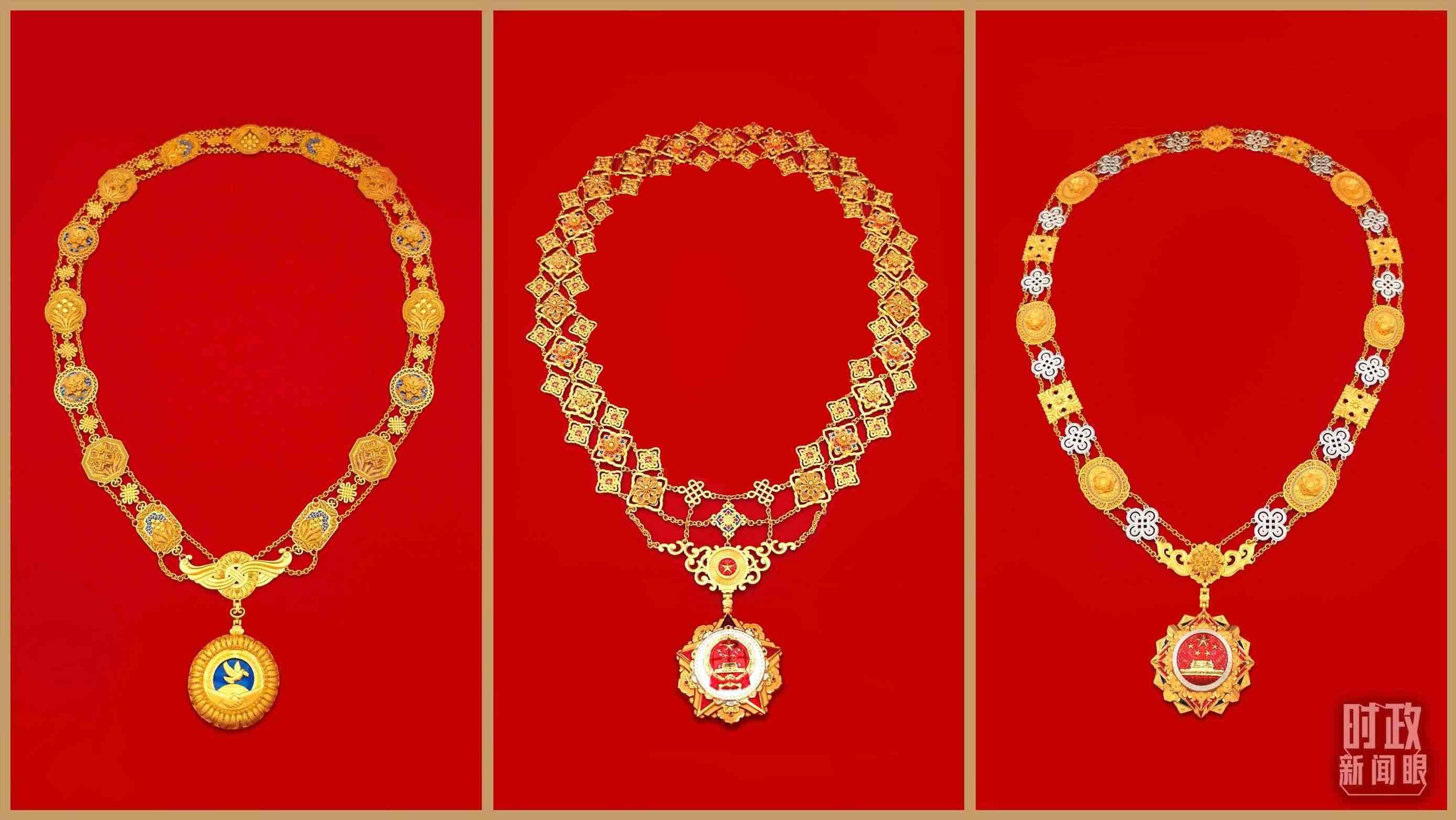 “共和國勛章”（中）、“友誼勛章”（左）和國家榮譽(yù)稱號(hào)獎(jiǎng)?wù)拢ㄓ遥?。（總臺(tái)央視記者郭鴻、鄂介甫拍攝）