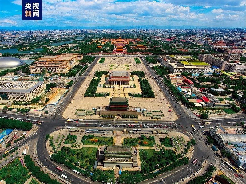 △全長7.8公里的北京中軸線上，分布有鐘鼓樓、景山、故宮等15處遺產(chǎn)構(gòu)成要素。