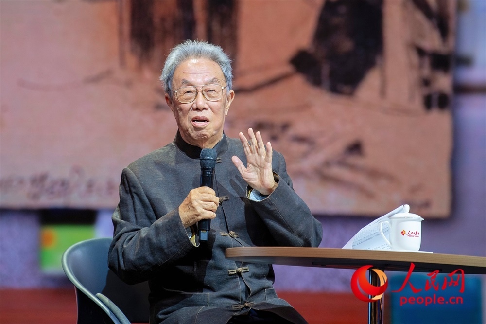 王蒙以《與時代同行 與人民同心》為題演講。人民網(wǎng)記者 翁奇羽攝