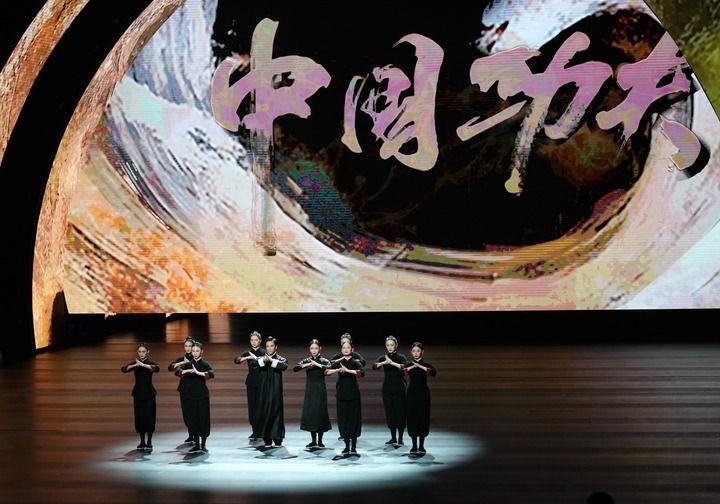 2024年9月19日，演職人員在北京文化論壇專場(chǎng)文藝演出中表演舞劇《詠春》。