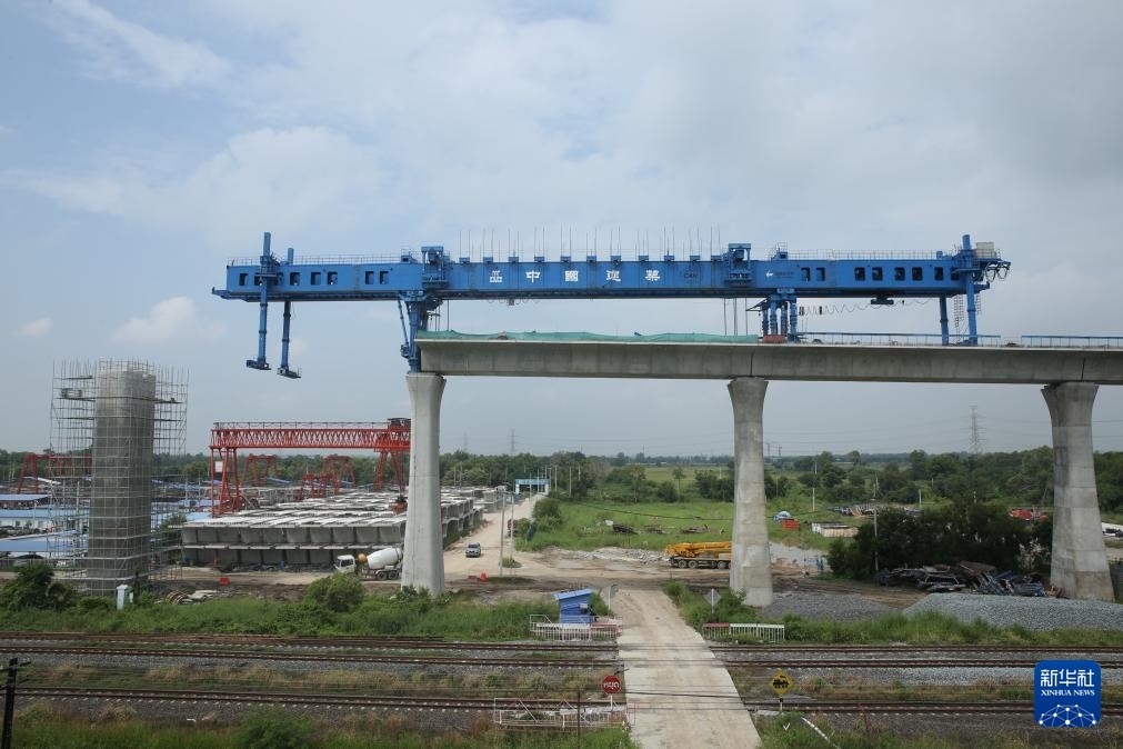 這是10月11日拍攝的位于泰國大城府的中泰高鐵項目4-3標段施工現場。新華社記者 孫瑋彤 攝