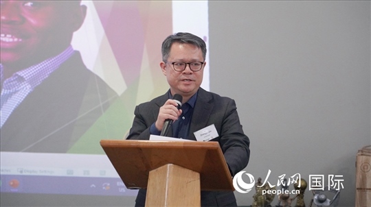 中國駐南非使館經(jīng)商處參贊邱忠義發(fā)言。 人民網(wǎng) 張茜攝