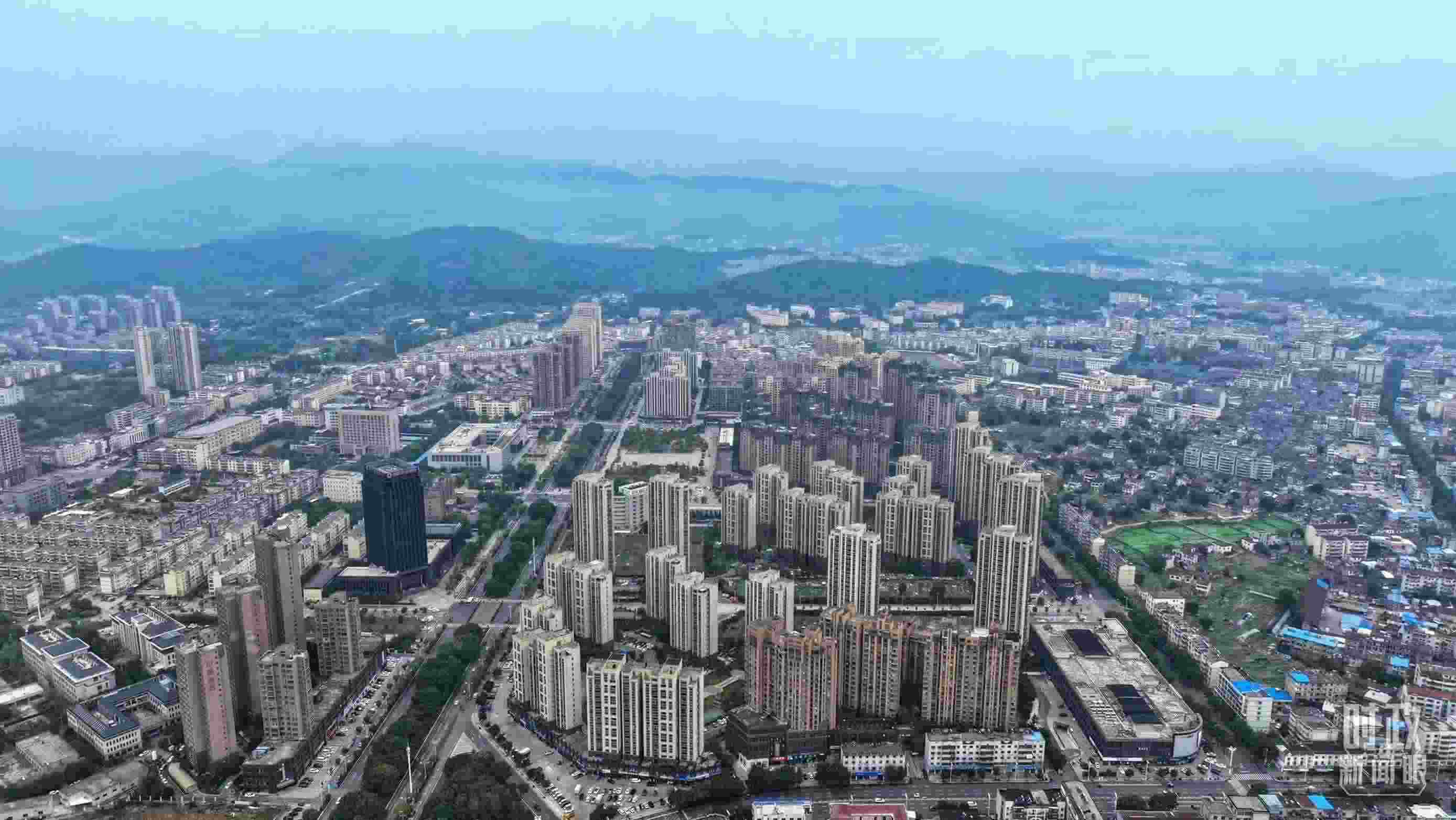 △俯瞰桐城市。（總臺記者葛啟文拍攝）