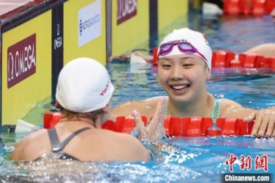 10月19日晚，2024年世界泳聯(lián)游泳世界杯上海站結(jié)束第二個(gè)比賽日的爭(zhēng)奪。圖為中國(guó)選手唐錢(qián)婷在女子100米蛙泳決賽中。 中新社記者 湯彥俊 攝
