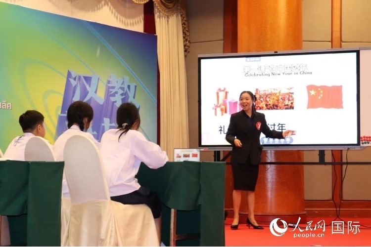 泰國本土中文教師參賽者現(xiàn)場授課。人民網(wǎng)實習(xí)生 姚欣可攝