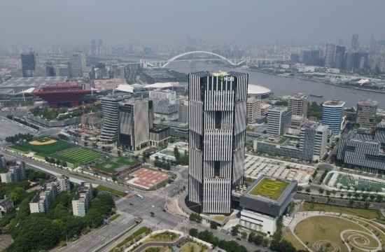 位于中國上海浦東新區(qū)世博園區(qū)的金磚國家新開發(fā)銀行總部大樓（2022年6月17日攝，無人機照片）。新華社記者方喆攝