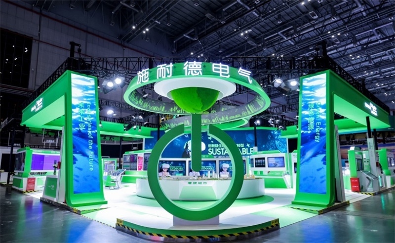 2023年，施耐德電氣在第六屆中國(guó)國(guó)際進(jìn)口博覽會(huì)現(xiàn)場(chǎng)。施耐德電氣供圖