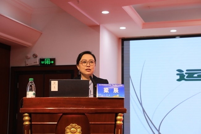 國(guó)家體育總局運(yùn)動(dòng)醫(yī)學(xué)研究所醫(yī)務(wù)監(jiān)督中心副主任、中國(guó)體育科學(xué)學(xué)會(huì)運(yùn)動(dòng)醫(yī)學(xué)分會(huì)副秘書長(zhǎng)梁辰授課。主辦方供圖