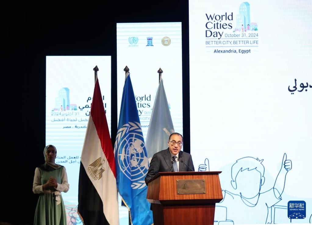 10月31日，在埃及亞歷山大，埃及總理馬德布利在活動上致辭。新華社記者 王東震 攝