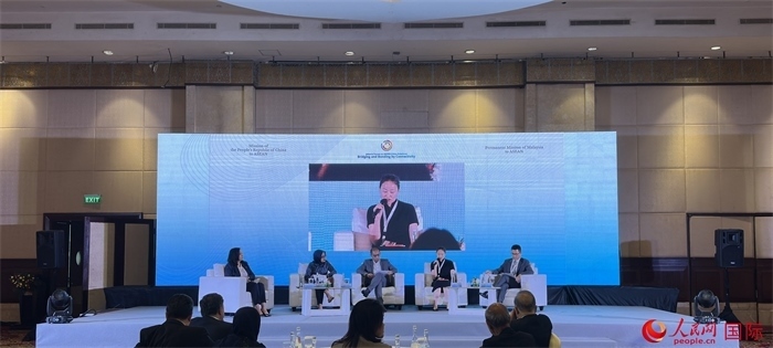 “企業(yè)對(duì)中國(guó)東盟互聯(lián)互通的責(zé)任與貢獻(xiàn)”分議題討論現(xiàn)場(chǎng)。人民網(wǎng)記者 曹師韻攝