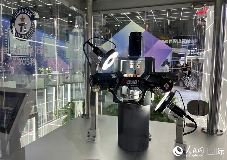 三菱電機開發(fā)的魔方機器人是吉尼斯世界紀錄保持者。人民網記者 陳思攝