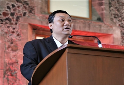 拉美分社負(fù)責(zé)人苗野主持慶?；顒?dòng)。主辦方供圖