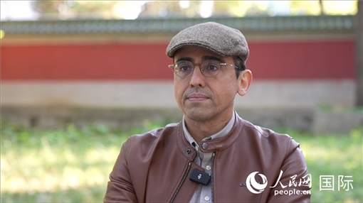 巴西漢學(xué)家喬治·西內(nèi)迪諾（中文名“沈友友”）。人民網(wǎng)記者 劉寧攝