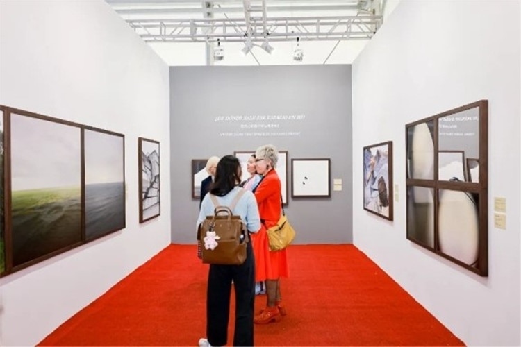 “我內(nèi)心的那個空從哪里來？從波濤、云朵和勇氣”西岸藝博會展覽現(xiàn)場 圖片由主辦方提供