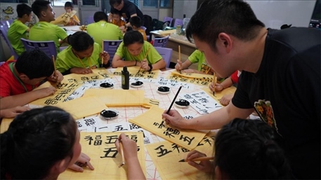 書(shū)法教學(xué)。主辦方供圖