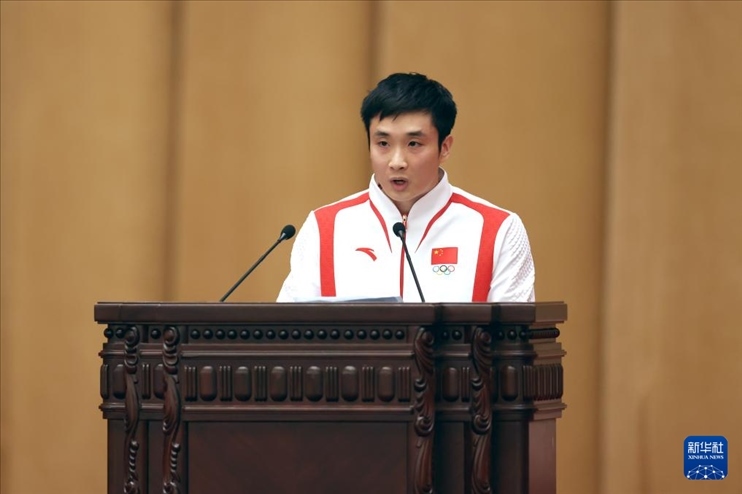 11月15日，跳水運動員曹緣在報告會上發(fā)言。新華社記者 李明 攝