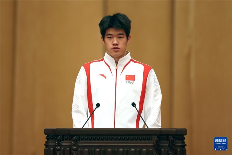 11月15日，游泳運動員潘展樂在報告會上發(fā)言。新華社記者 李明 攝