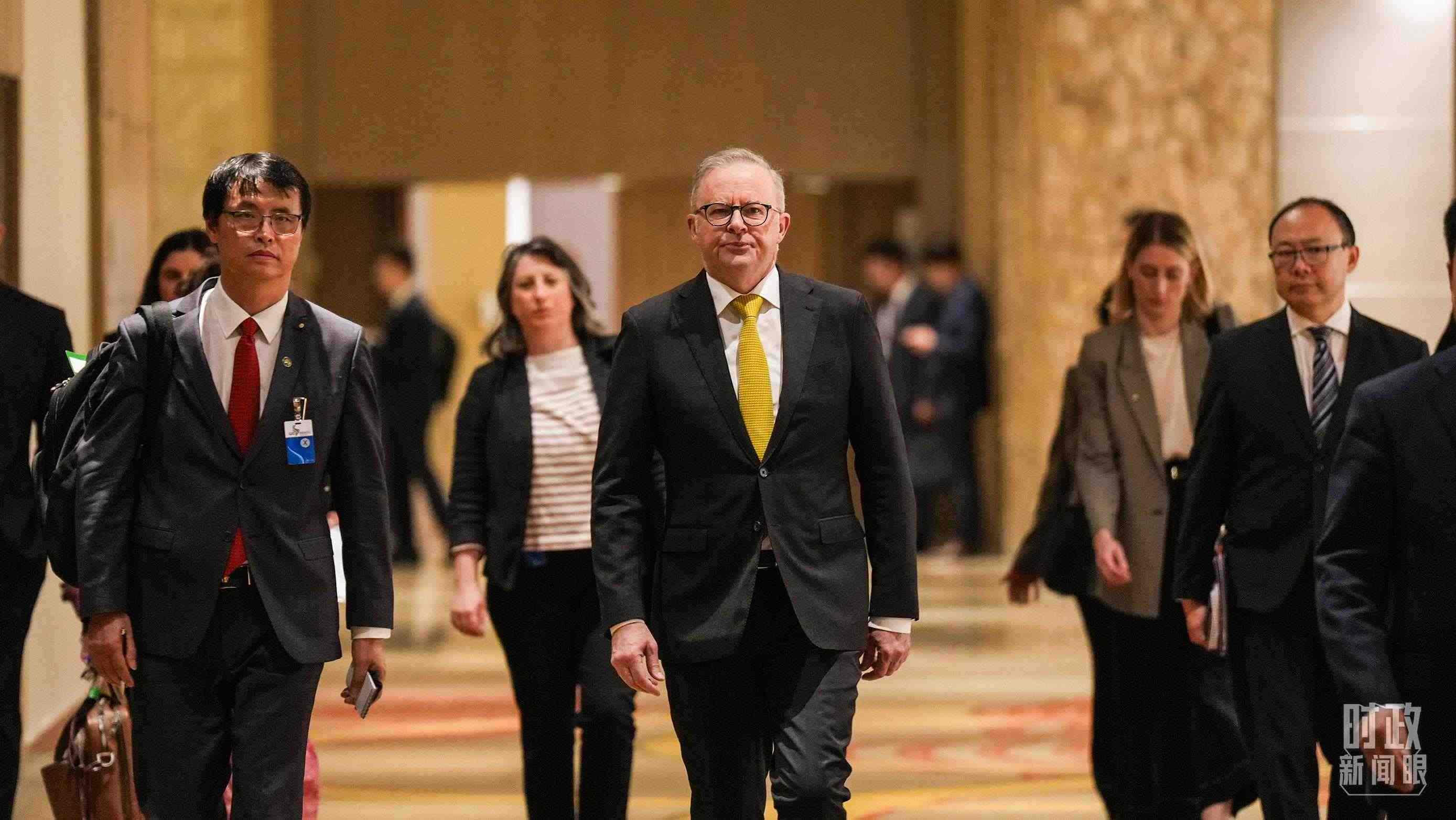 △澳大利亞總理阿爾巴尼斯抵達(dá)會見現(xiàn)場。（總臺記者李晉拍攝）