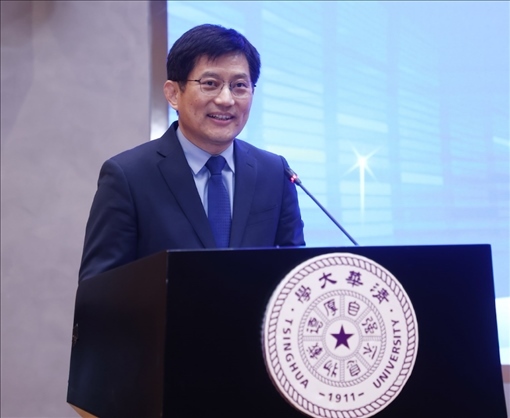 清華大學(xué)國家治理研究院執(zhí)行院長、清華大學(xué)計(jì)算社會(huì)科學(xué)與國家治理實(shí)驗(yàn)室執(zhí)行主任孟慶國教授演講。供圖單位：清華大學(xué)國家治理研究院