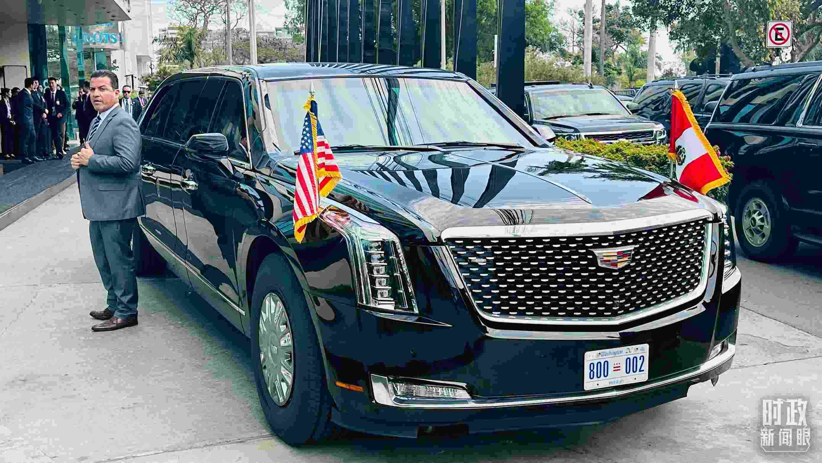 美國總統(tǒng)拜登乘車抵達中美元首會晤現(xiàn)場。（總臺央視記者范一鳴拍攝）
