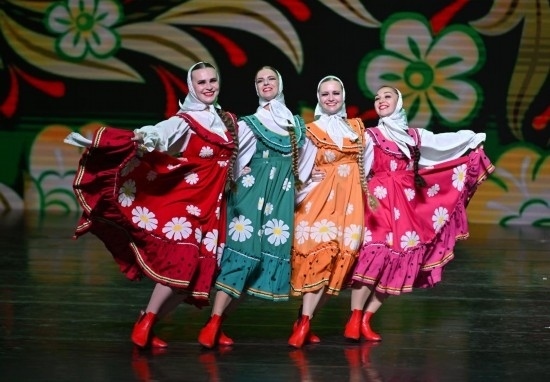 6月22日，2024-2025“中俄文化年”海南島歡樂節(jié)俄羅斯藝術(shù)團體巡演在?？谑信e行。新華社記者郭程攝