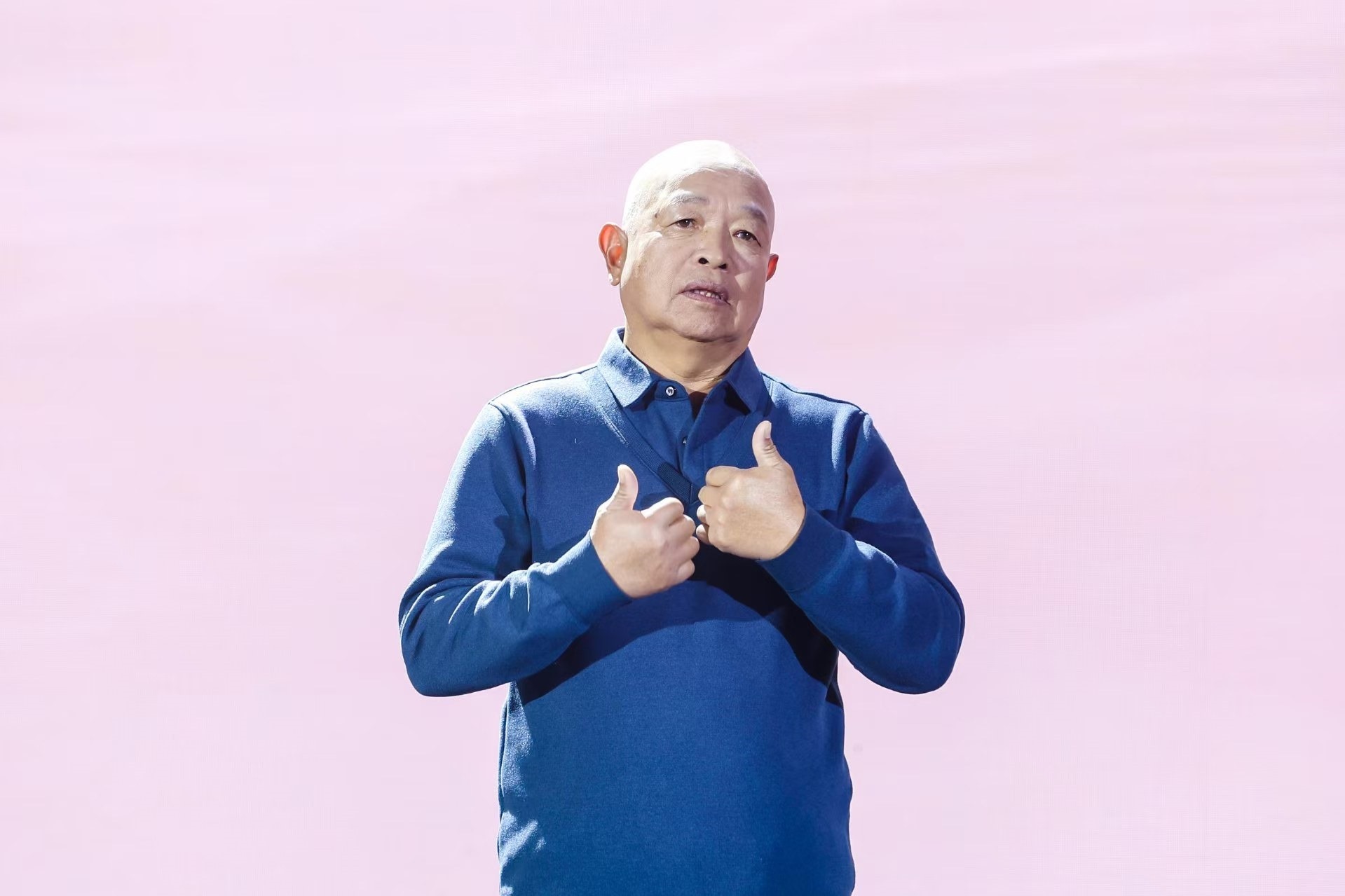 “山東好人”、煙臺市無聲洗車場經(jīng)理柳興濤。人民視頻供圖。