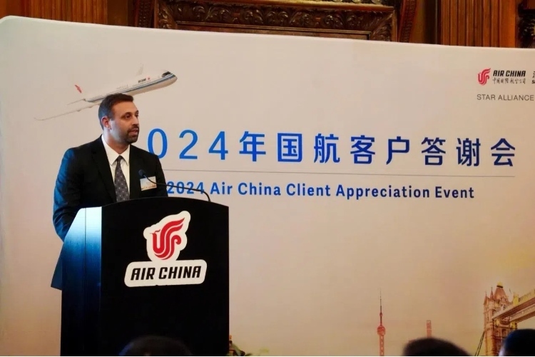 英國(guó)48家集團(tuán)俱樂(lè)部主席杰克·佩里發(fā)表致辭。吳若鳴攝