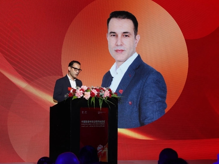 阿聯(lián)酋電信公司國際漫游與物聯(lián)網(wǎng)業(yè)務(wù)負(fù)責(zé)人賈瓦德·本塔賈爾致辭。中國聯(lián)通中東公司供圖