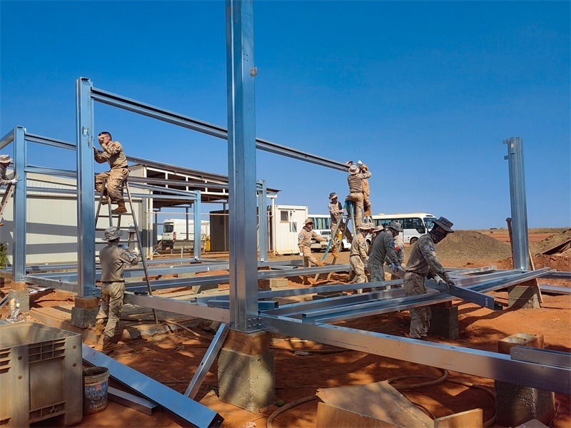 圖3-烈日下遂行作業(yè)(孫千攝)