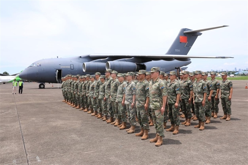 中方參演部隊(duì)搭乘運(yùn)—20運(yùn)輸機(jī)飛抵印尼國(guó)民軍空軍哈利姆機(jī)場(chǎng)。 龔勝祥攝