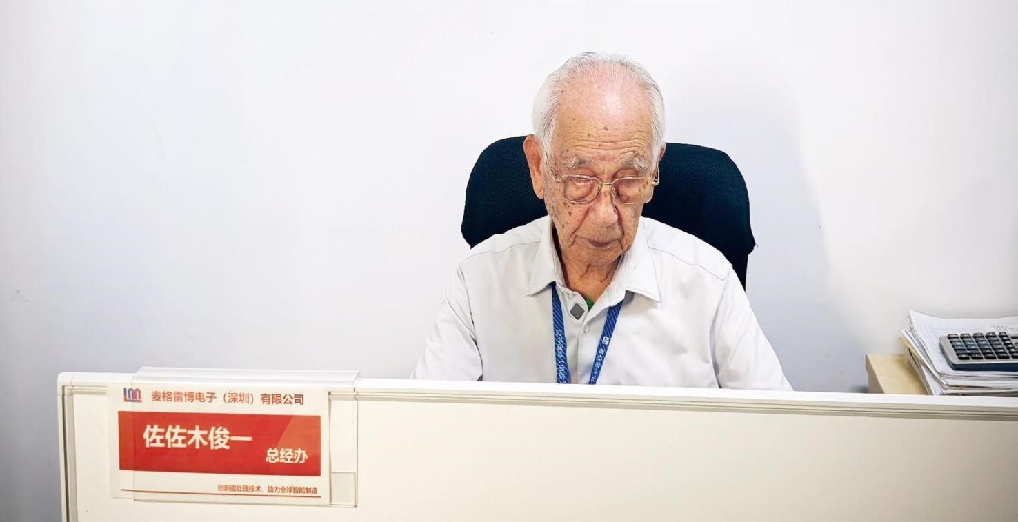 佐佐木俊一在工位上工作。（本刊記者 馮璐／攝）