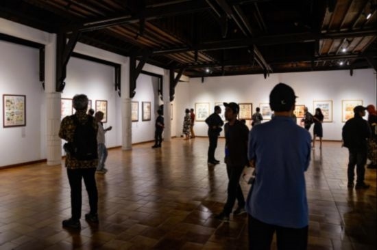 觀眾參觀“東盟-中國(guó)人文交流年”漫畫(huà)大賽展覽。記者 徐欽 攝