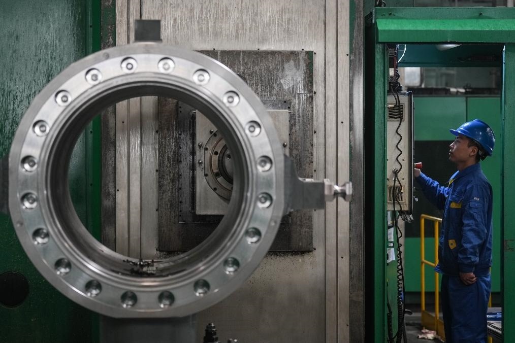 2023年2月14日，沈陽鼓風(fēng)機(jī)集團(tuán)股份有限公司的工人在車間工作。新華社記者 潘昱龍 攝