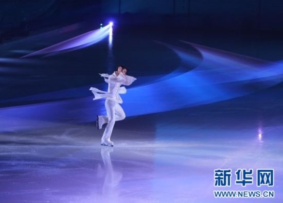 圖為羽生結(jié)弦在表演中。記者 錢錚 攝