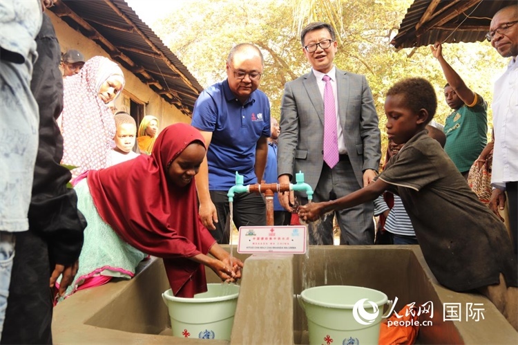 安全供水工程揭牌儀式現(xiàn)場。施亮攝