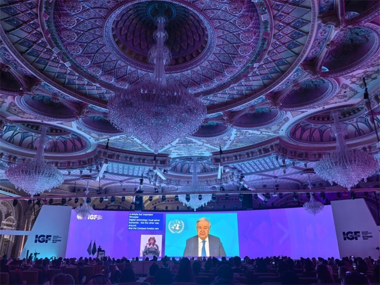 圖為第19屆聯(lián)合國互聯(lián)網(wǎng)治理論壇（IGF）“推動(dòng)科技企業(yè)履行兒童網(wǎng)絡(luò)保護(hù)責(zé)任”開放論壇活動(dòng)現(xiàn)場(chǎng)。中國傳媒大學(xué)供圖。