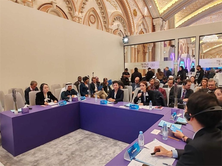 圖為與會(huì)代表圍繞主題進(jìn)行發(fā)言討論。中國傳媒大學(xué)供圖。