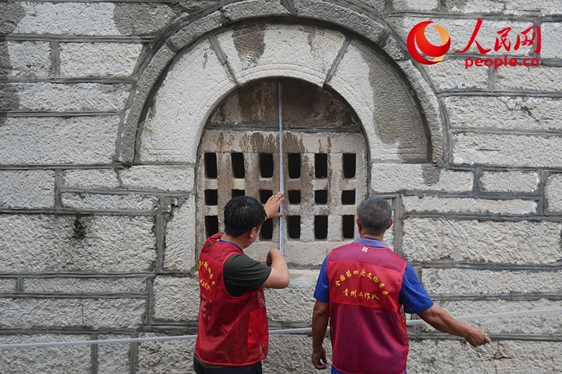 9月14日，山東青州，文物普查隊員正在實地調(diào)查。人民網(wǎng)記者 韋衍行攝