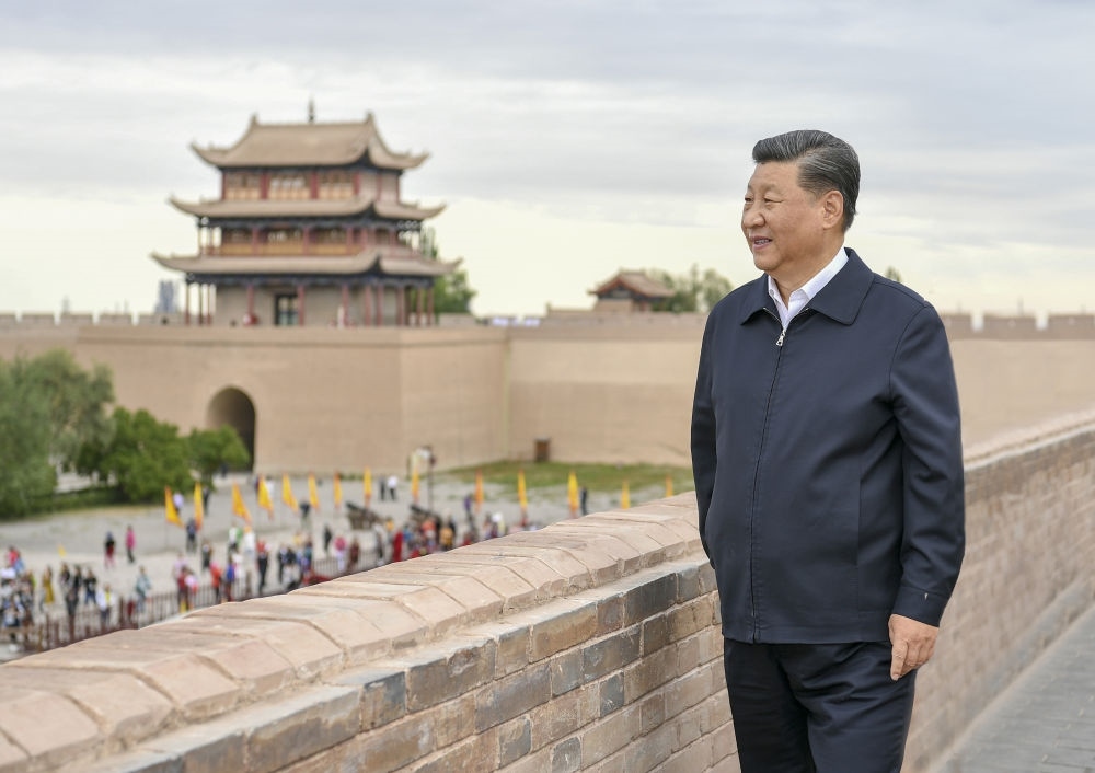 2019年8月20日上午，習近平總書記來到嘉峪關關城，登上城樓察看關城整體面貌，聽取河西走廊長城、關隘歷史文化情況介紹。新華社記者 謝環(huán)馳 攝