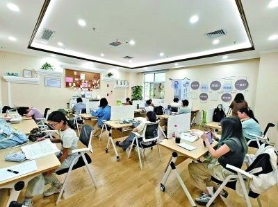 廣東深圳市龍崗區(qū)黨群服務(wù)中心開設(shè)的共享自習(xí)室一景。受訪者供圖