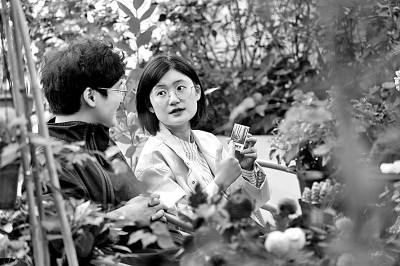 “90后”湖州姑娘沈吉從英國畢業(yè)后回國創(chuàng)業(yè)，為家鄉(xiāng)做貢獻(xiàn)。新華社發(fā)